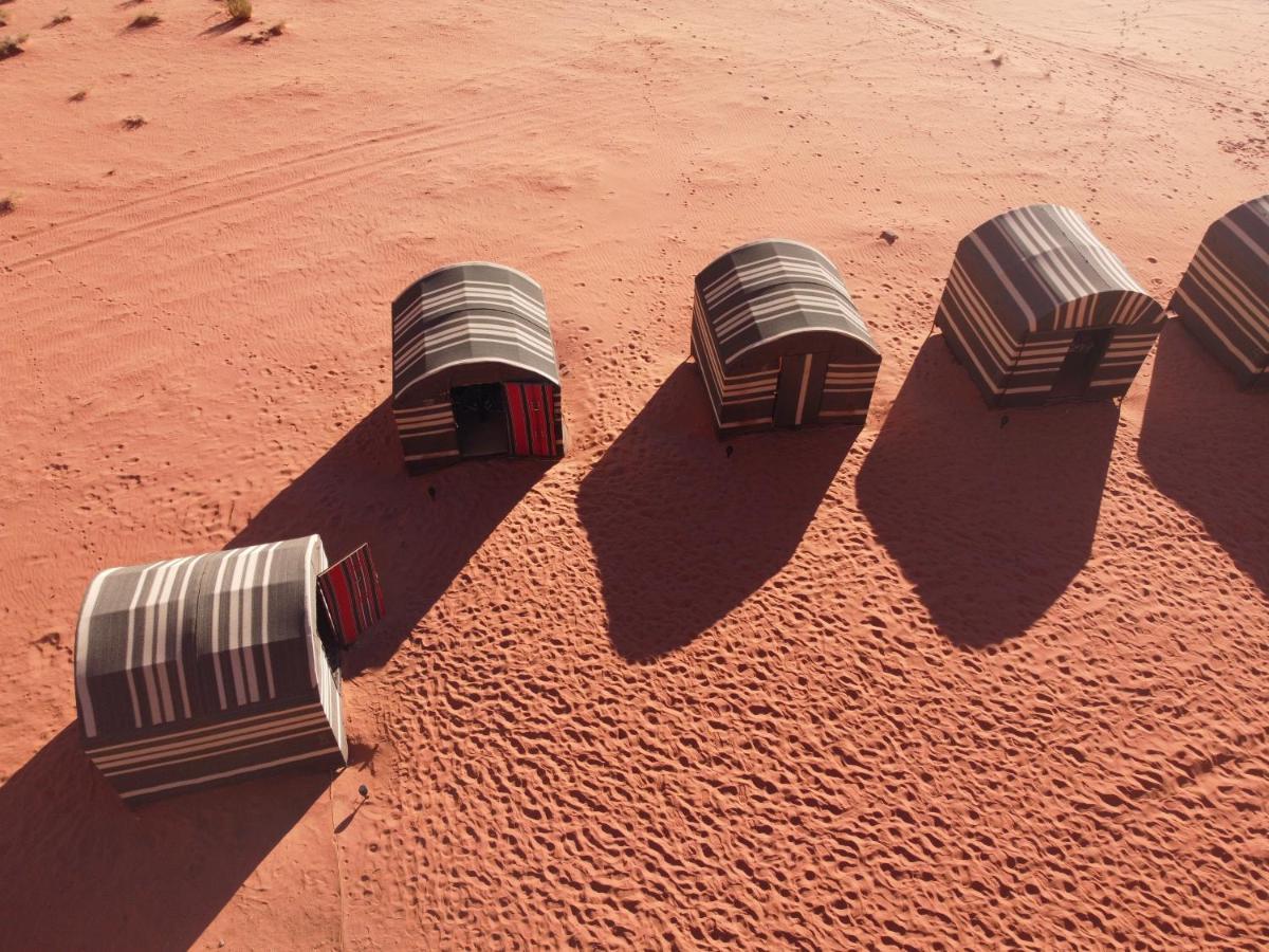 Wadi Rum Meteorite Camp מראה חיצוני תמונה